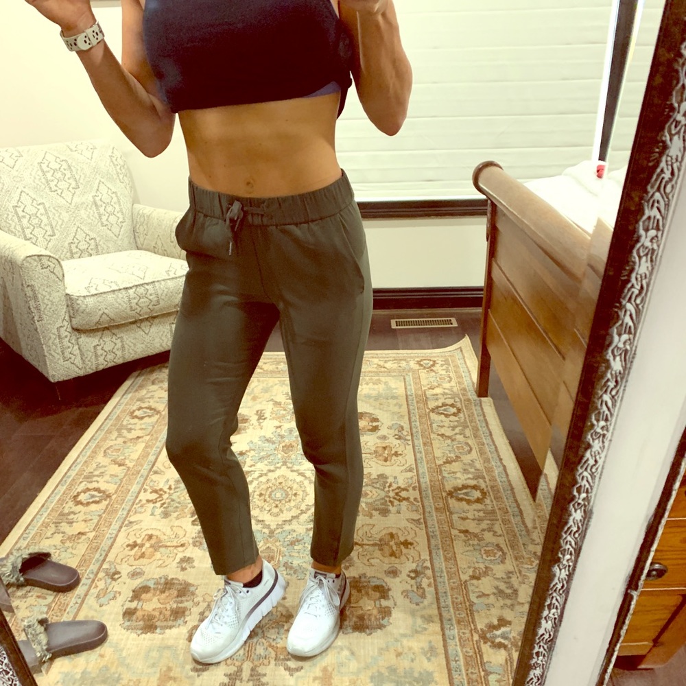 LULULEMON ON THE FLY 7/8 pants!